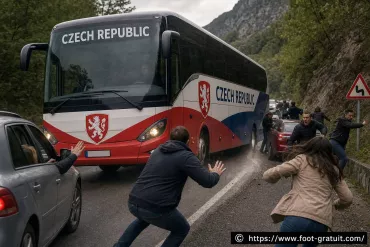 CdM 2026 : le bus de la Tchéquie bloque la circulation sur une route très passagère
